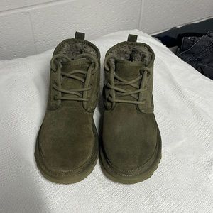 UGG color green military